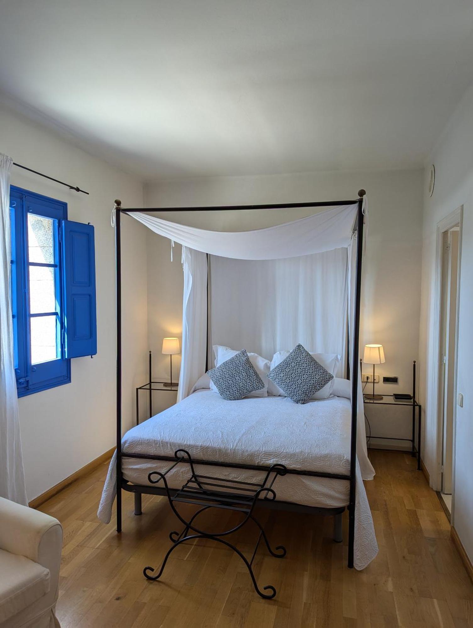 Hostal De La Placa - Hotel Boutique 카브릴스 외부 사진